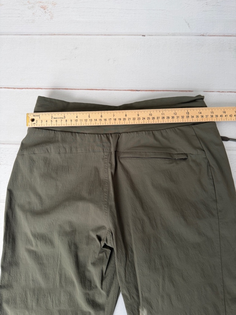 Athleta Womenβs Olive Green Jogger Pants Size 8 Zip Pockets - Picture 11 of 11